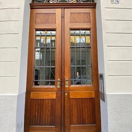 Luxury + Garage Apartment *
