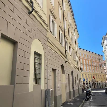 Luxury + Garage Apartment Trieste